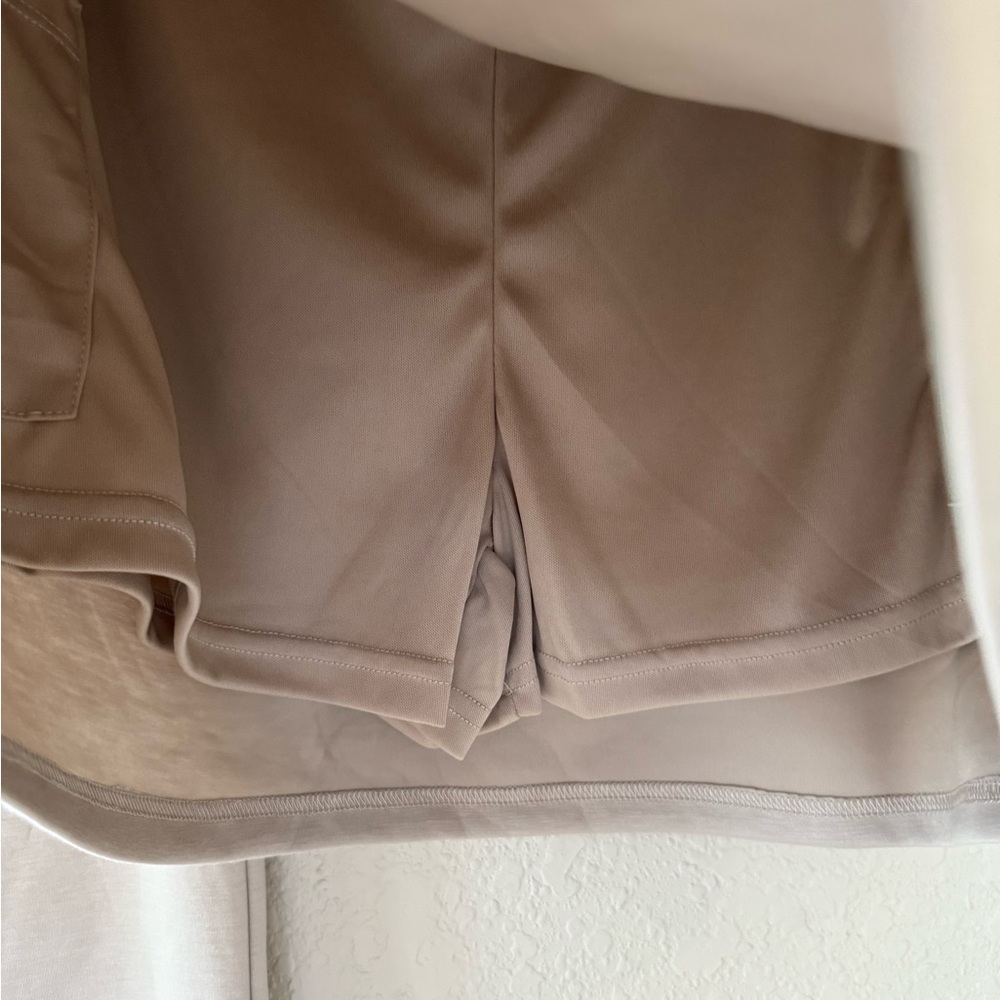 NWT Beige V-Neck Two piece tennis outfit - Picture 6 of 7